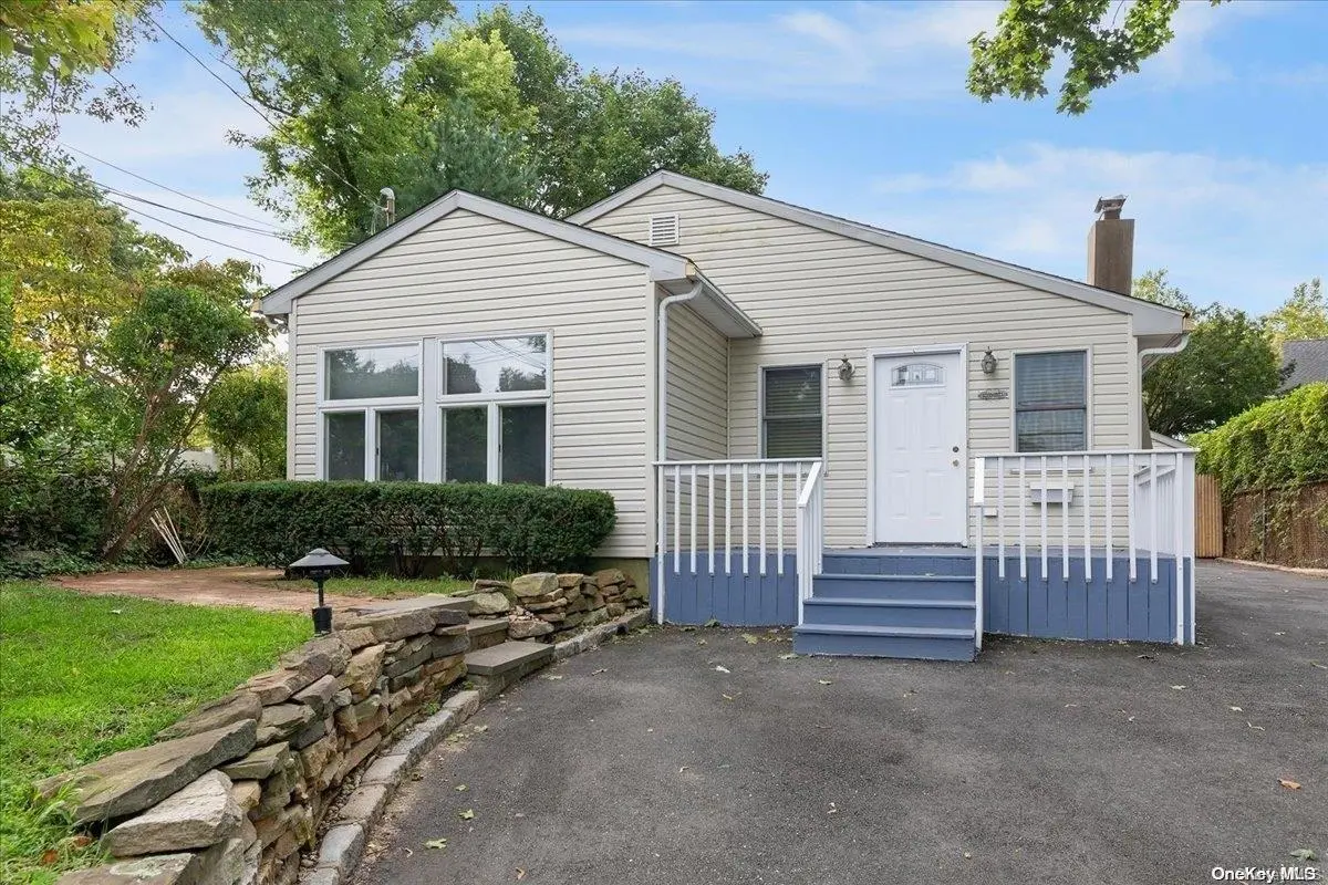 63 Altamont AVE, Sea Cliff, NY 11579