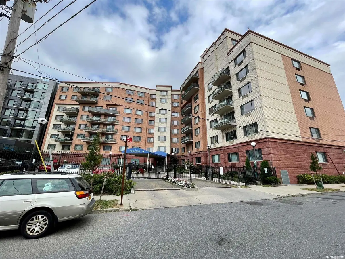 136 Beach 117th ST #207, Far Rockaway, NY 11694