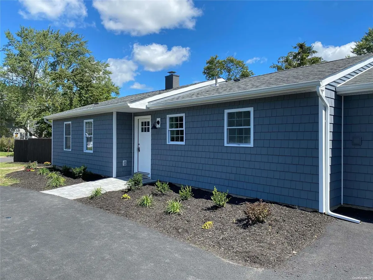 10 Dorn PL, Centereach, NY 11720