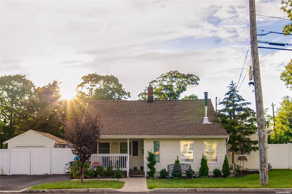 130 Winganhauppauge RD, Islip, NY 11751