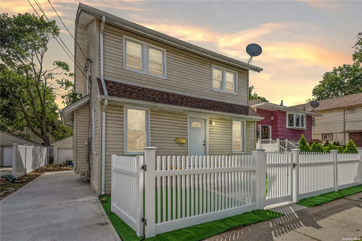 250 Yale ST, Hempstead, NY 11550