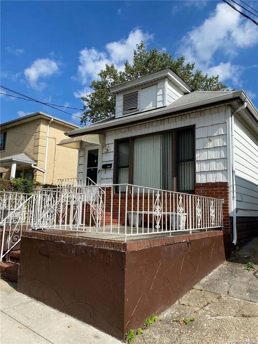 621 127th ST, College Point, NY 11356