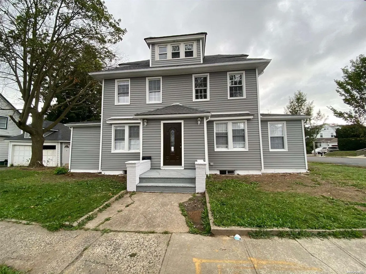 190-02 Dormans RD, Jamaica, NY 11412