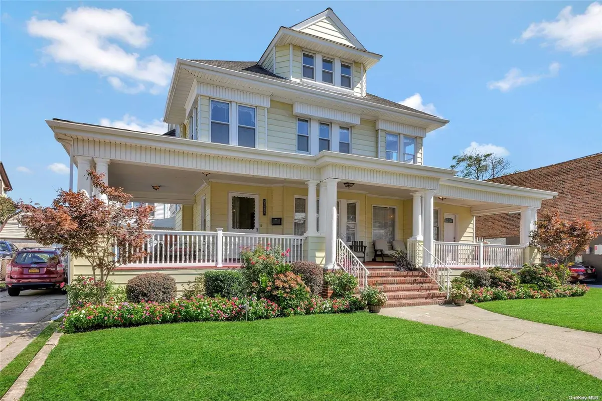 158 Beach 122nd ST, Rockaway Park, NY 11694