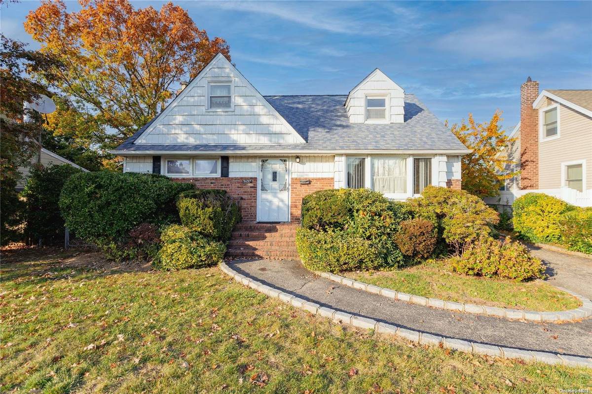 3637 Sherry AVE, Wantagh, NY 11793