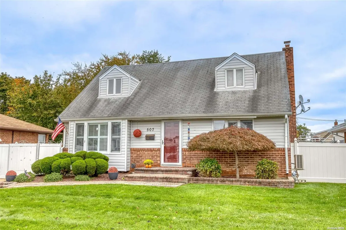507 Mansfield AVE, Levittown, NY 11756