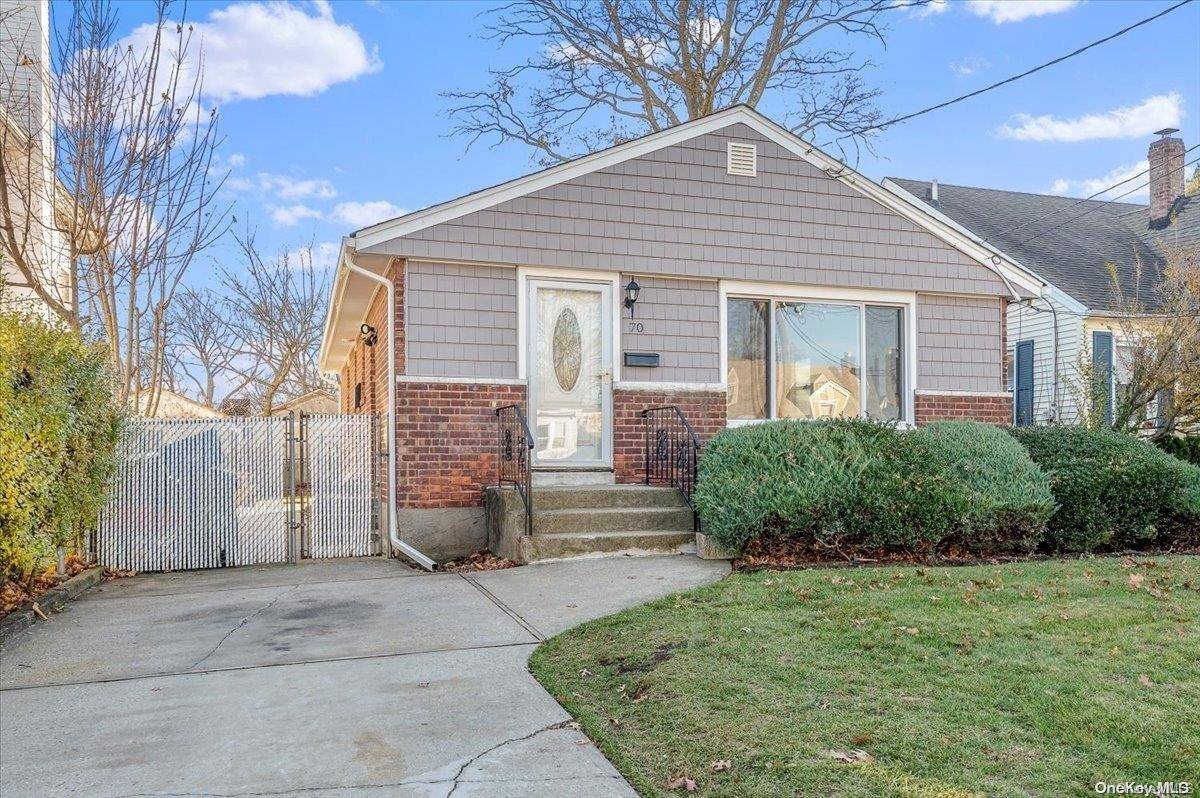 70 E Marshall ST, Hempstead, NY 11550