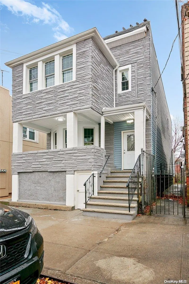 68-34 76 ST, Middle Village, NY 11379