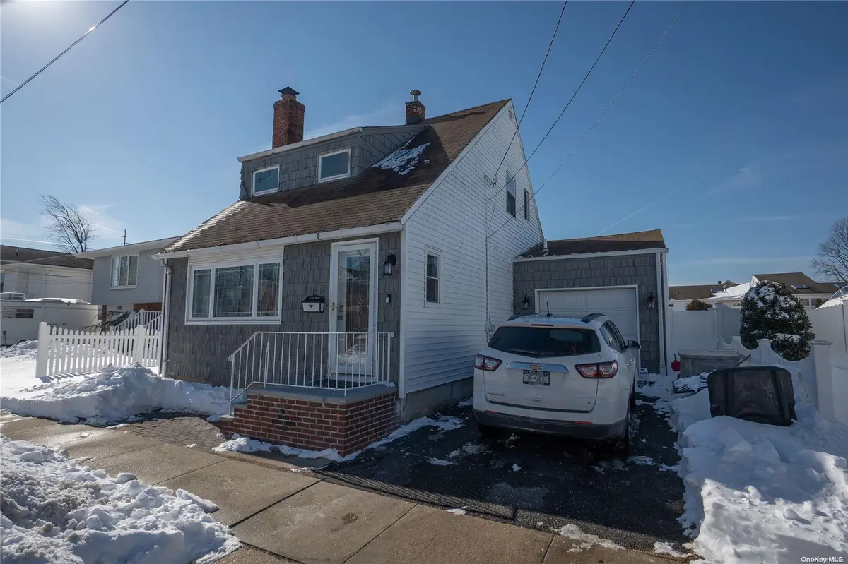 143 N Broadway, Lindenhurst, NY 11757