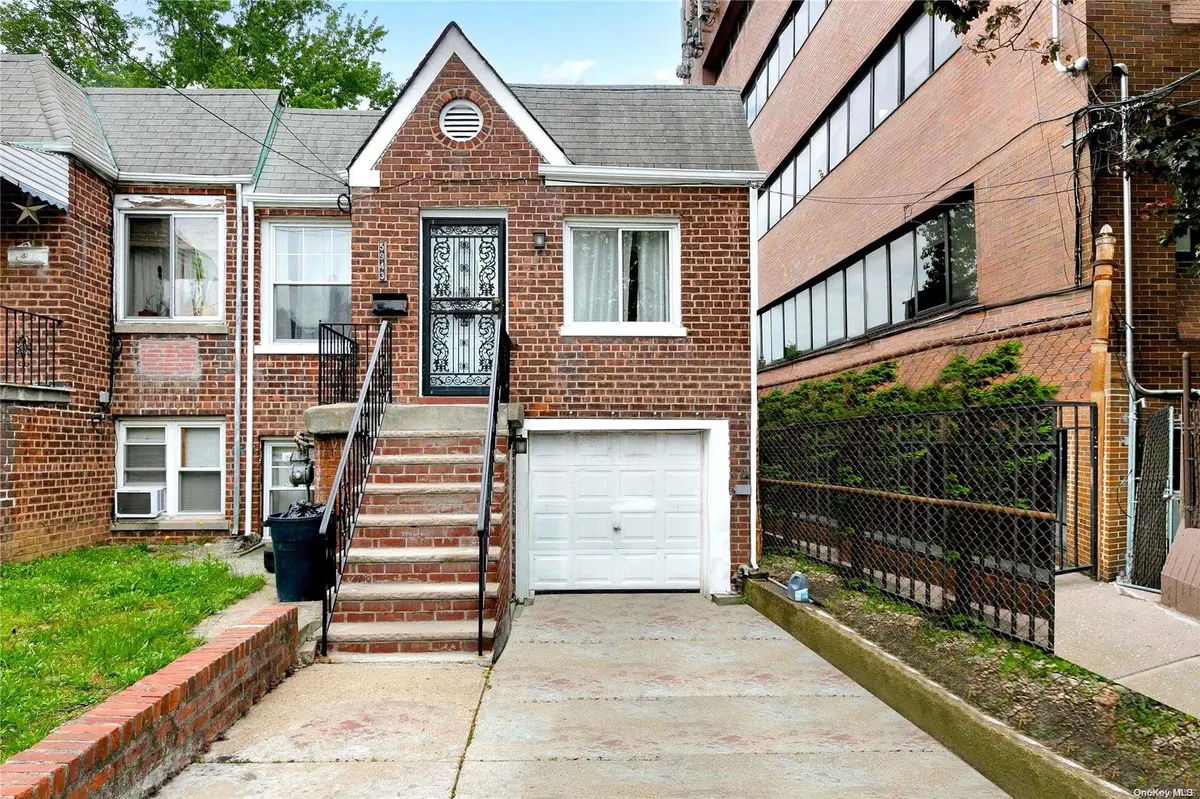 59-43 163rd ST, Fresh Meadows, NY 11365