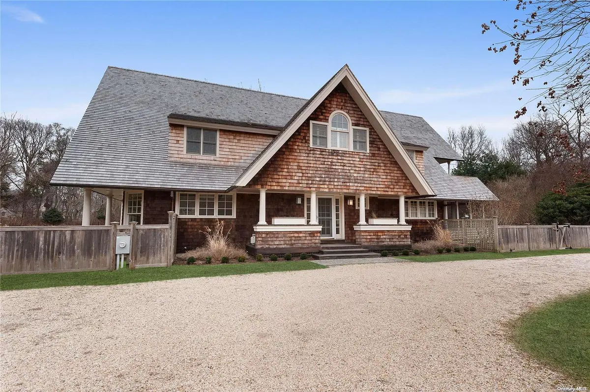 17 S Gardiners, North Haven, NY 11963