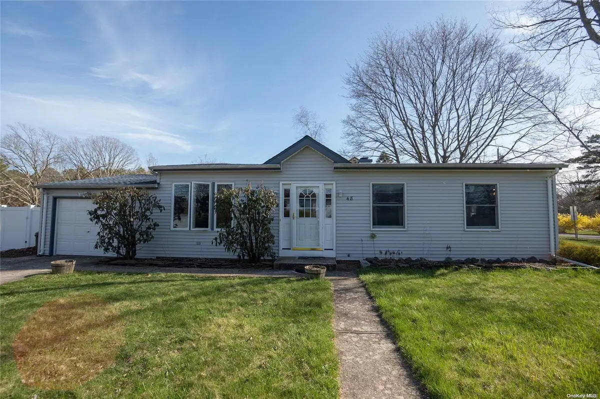 48 E Belmont ST, Bay Shore, NY 11706