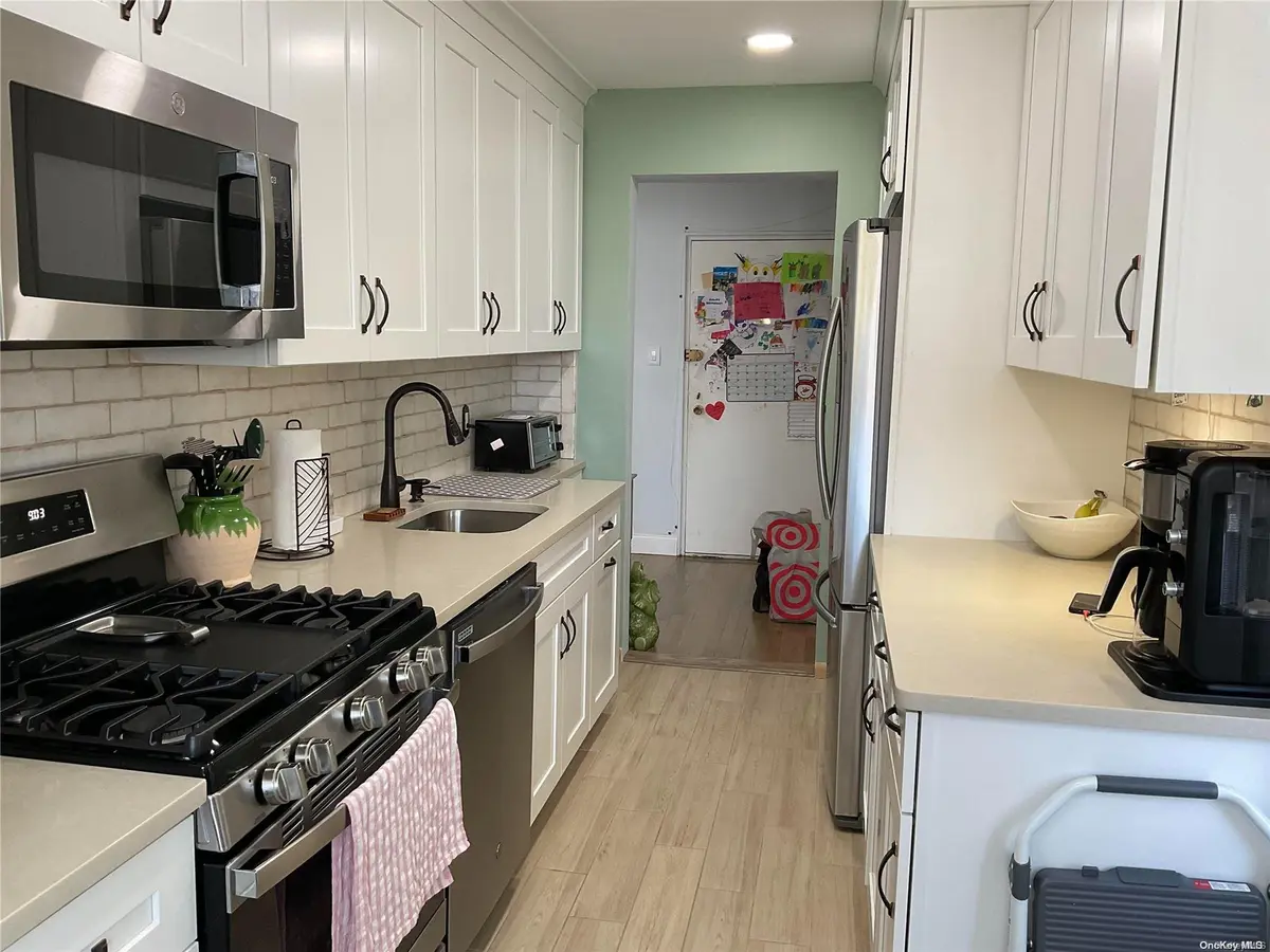 18-70 211 St. #5C, Bayside, NY 11360