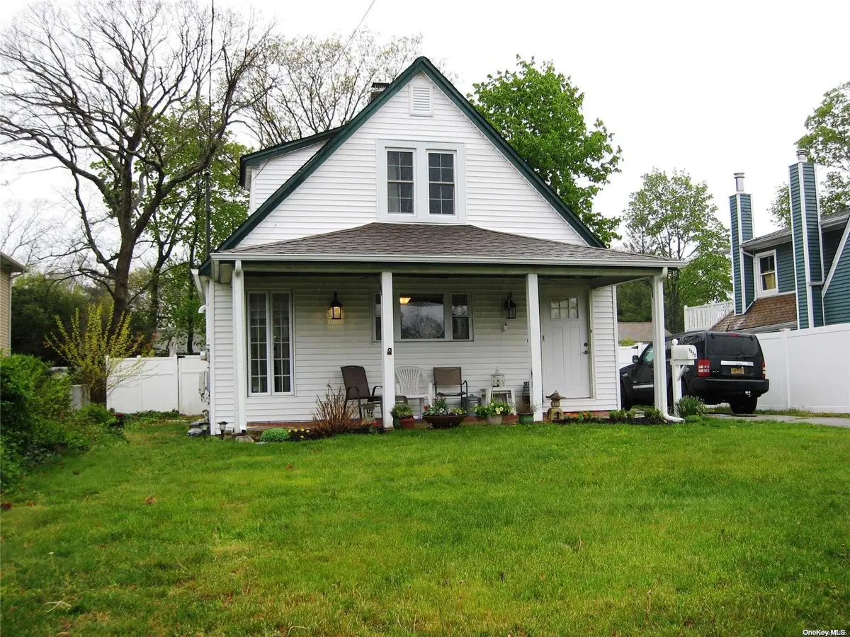 1322 Pine Acres BLVD, Bay Shore, NY 11706