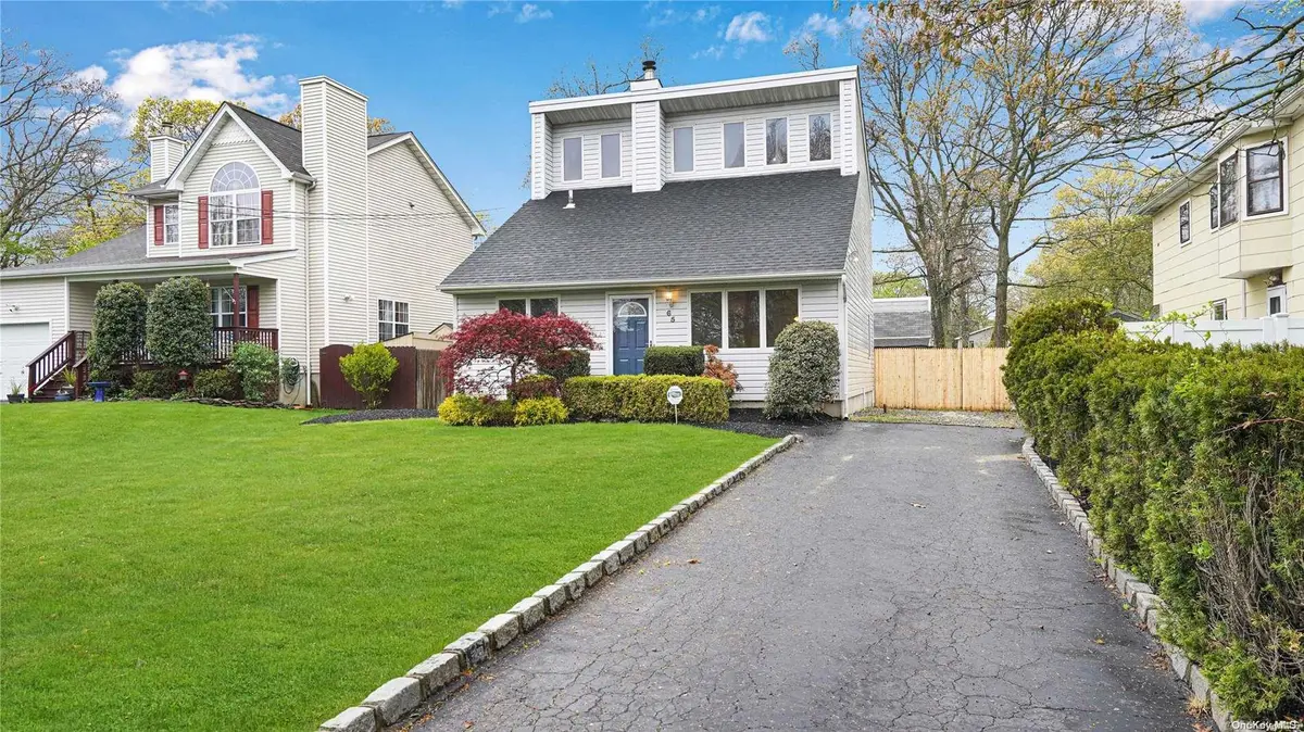 65 W Rugby W DR, Shirley, NY 11967