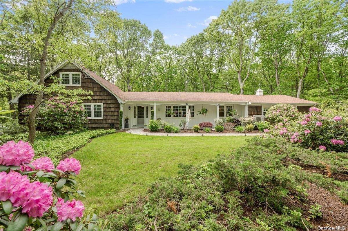 28 Hastings DR, Fort Salonga, NY 11768