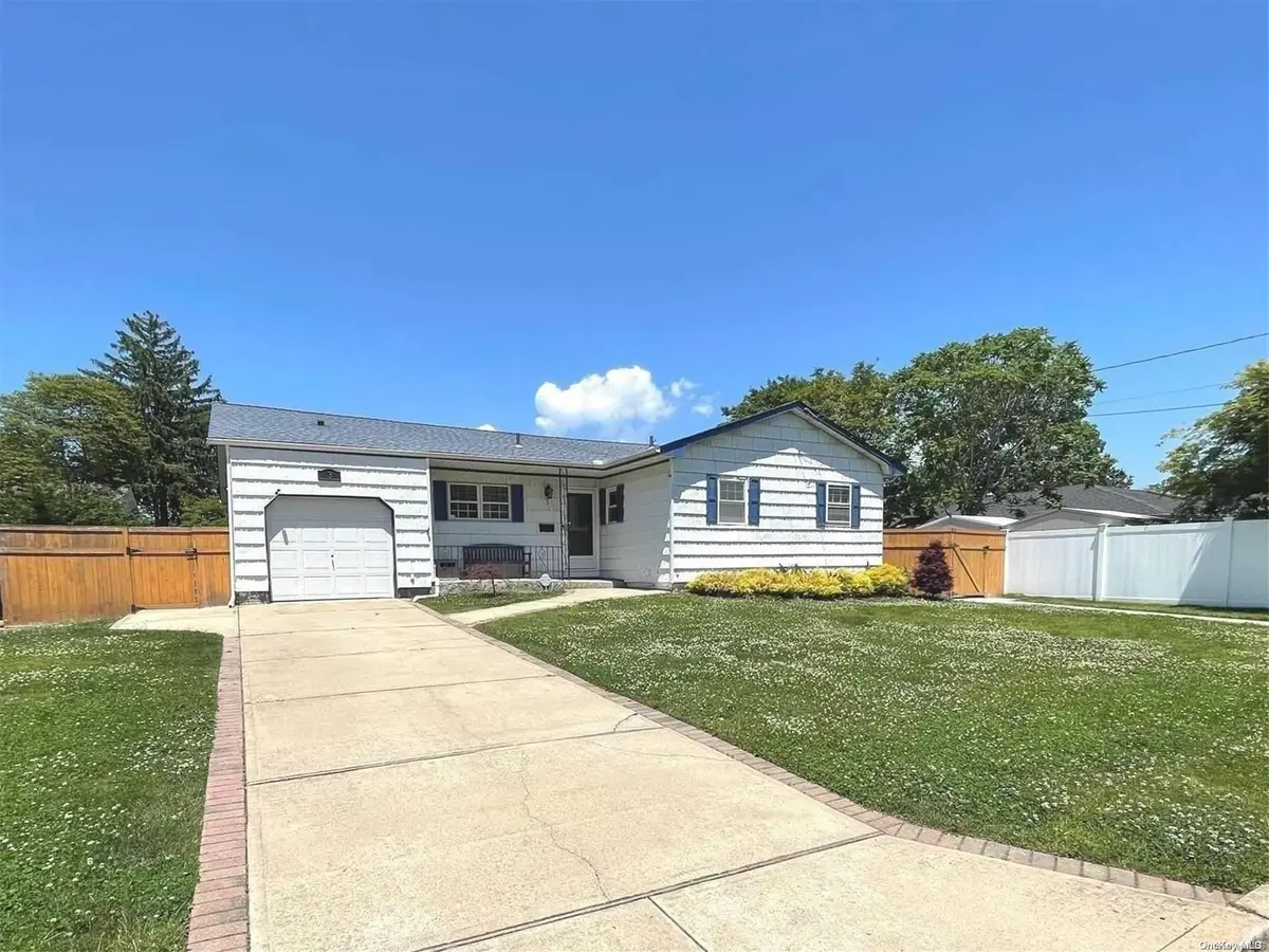 3 Brooklyn ST, Deer Park, NY 11729