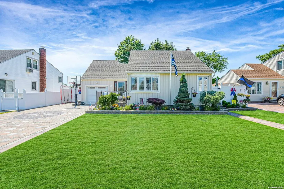 54 Curtis PL, Bethpage, NY 11714