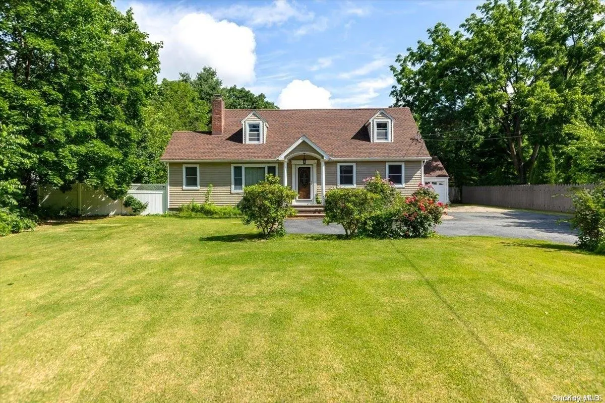 228 W 22nd ST, Huntington, NY 11743