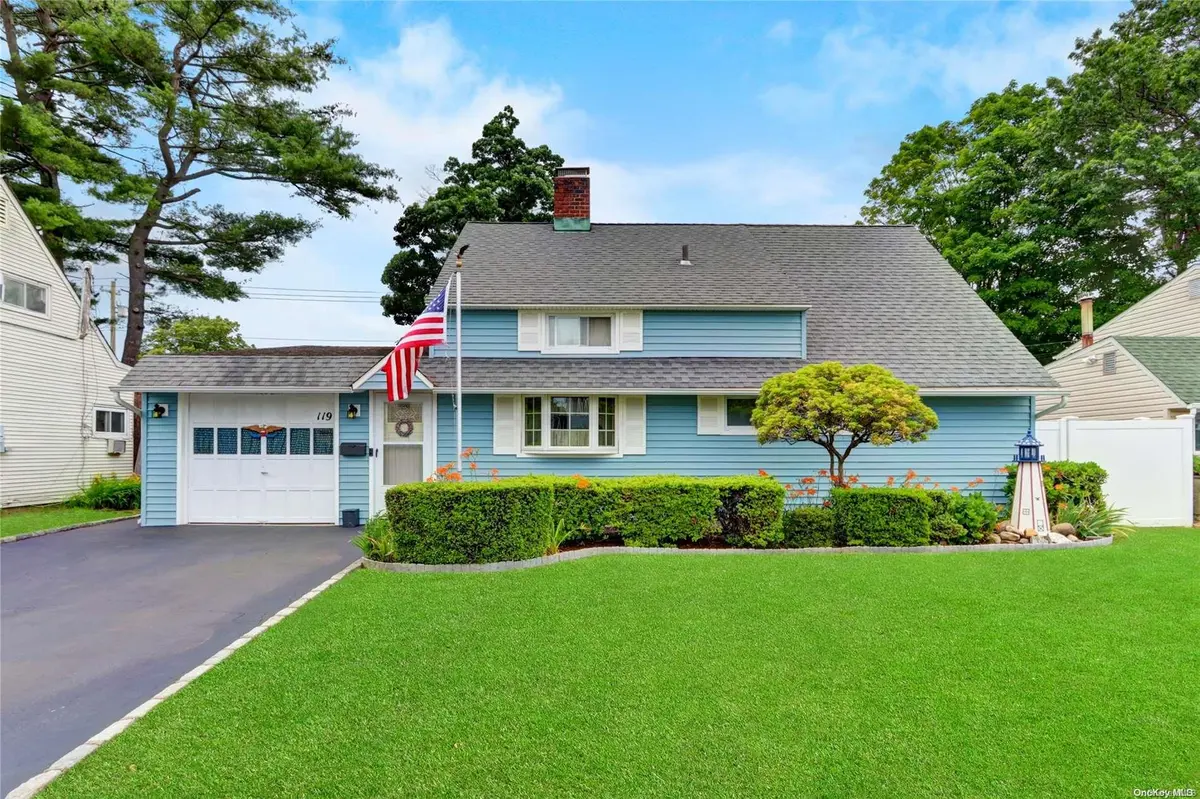 119 Blacksmith RD, Levittown, NY 11756