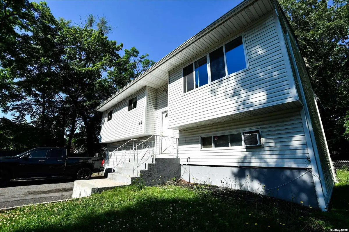 1912 Joshuas PATH, Central Islip, NY 11722