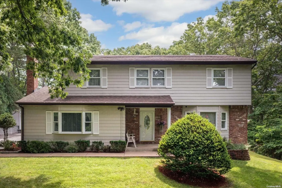 30 Fielding AVE, Dix Hills, NY 11746