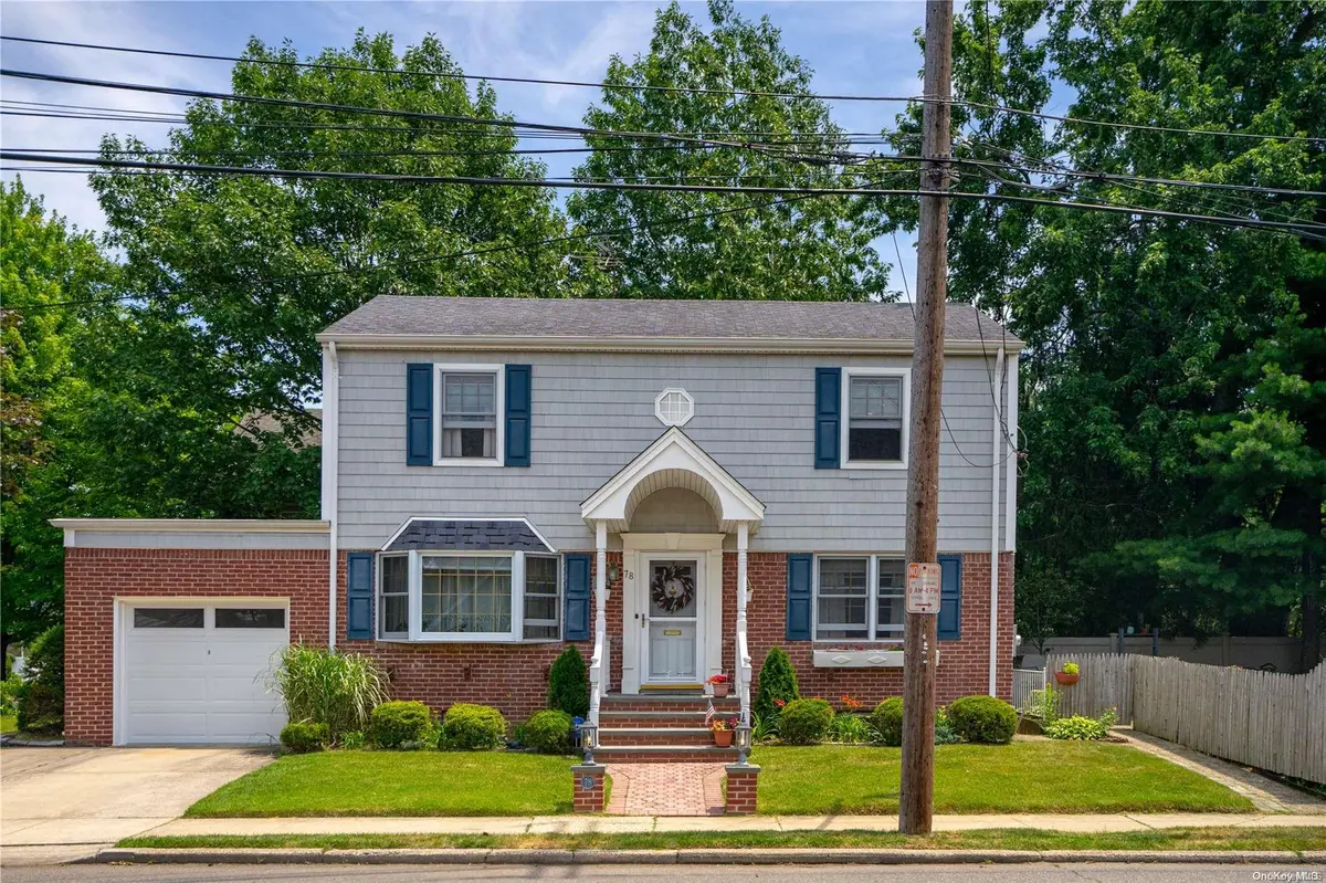 78 Lindner PL, Malverne, NY 11565