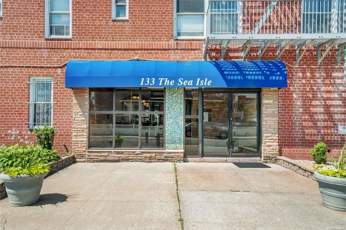 133 Beach 120 St #4A, Rockaway Park, NY 11694