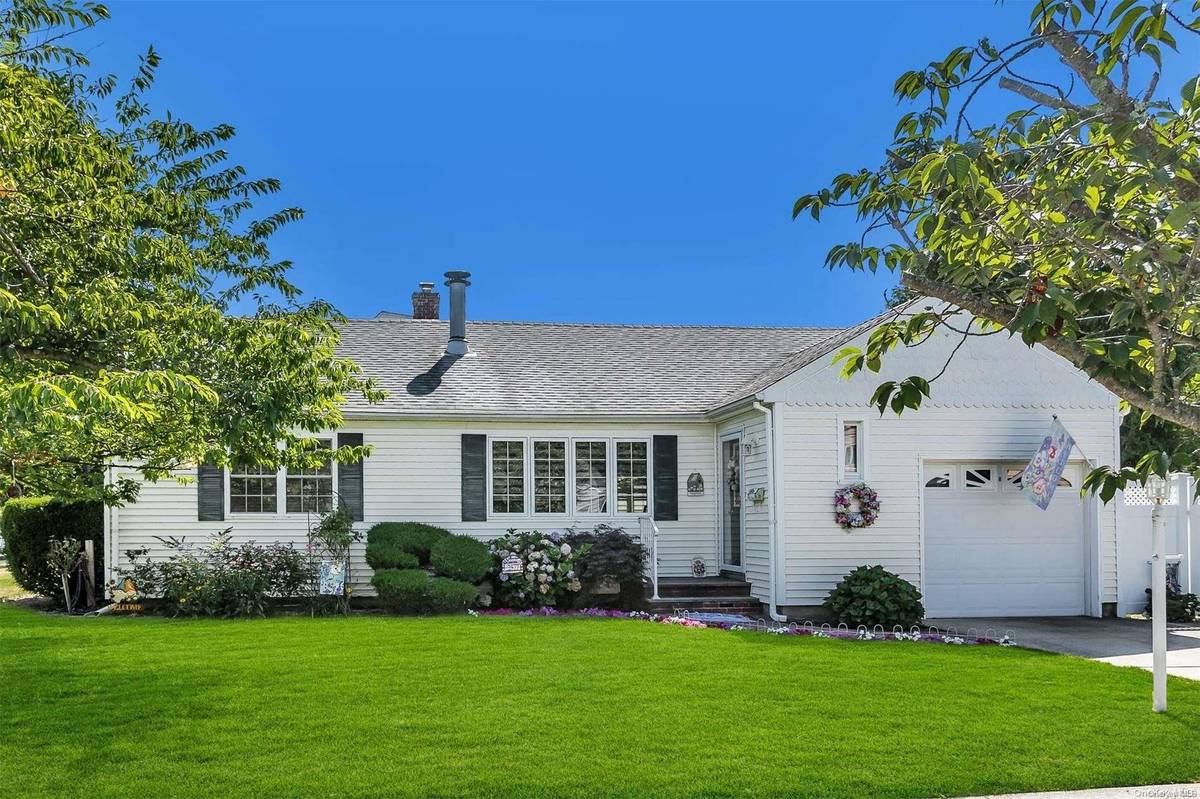 2577 Westlake AVE, Oceanside, NY 11572