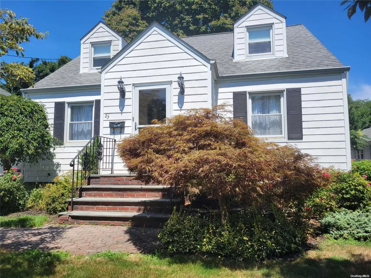 23 Titus RD, Glen Cove, NY 11542