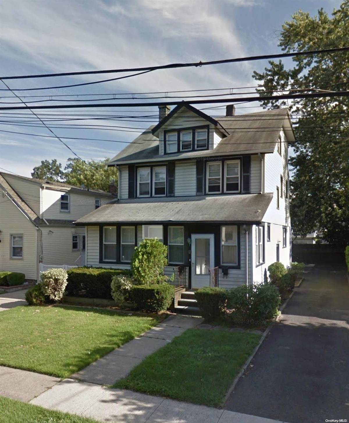 38 Waterview PL, Lynbrook, NY 11563