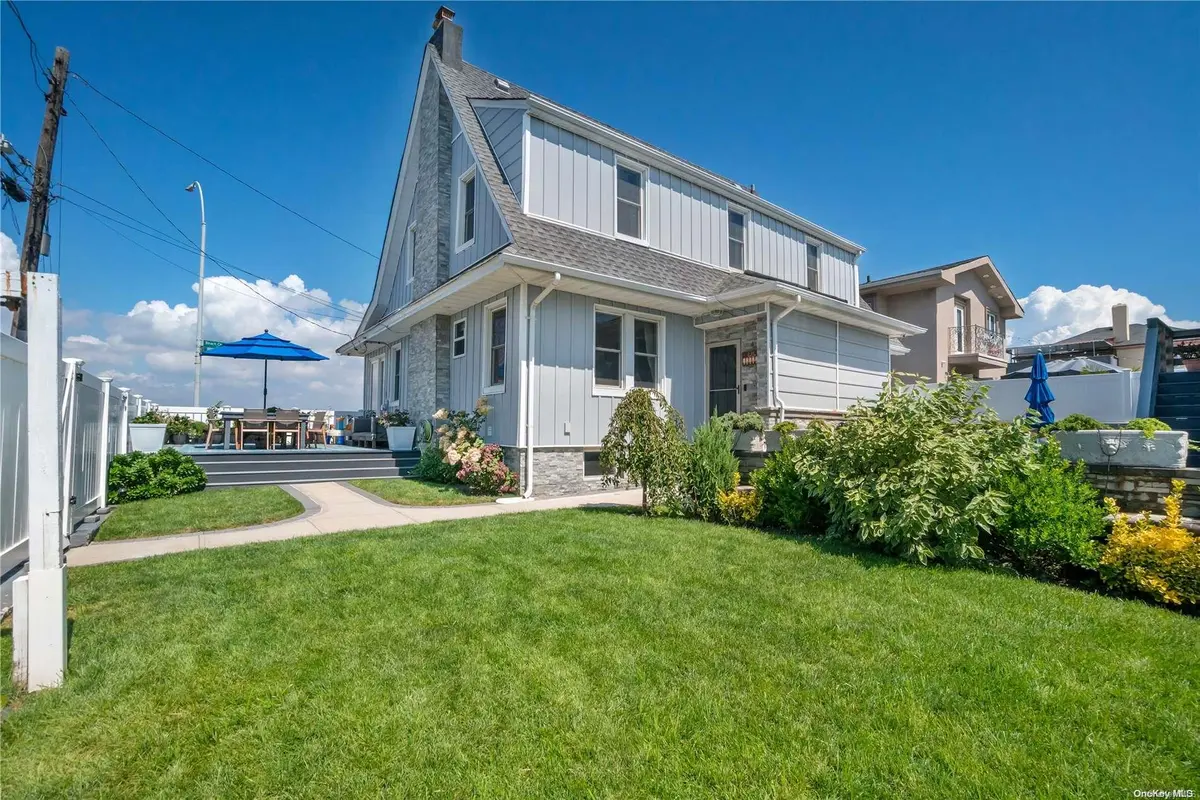 136-17 Beach Channel DR, Belle Harbor, NY 11694