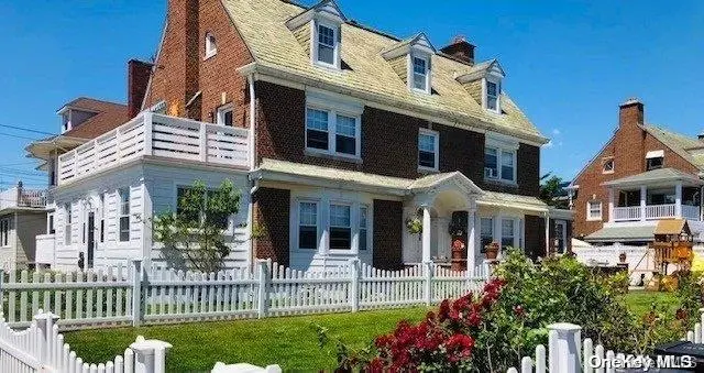 190 Beach 134th ST, Belle Harbor, NY 11694
