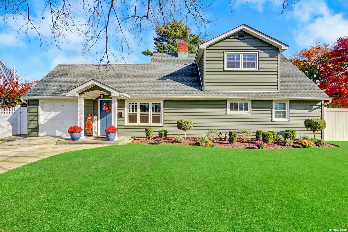 2 Tangle LN, Wantagh, NY 11793