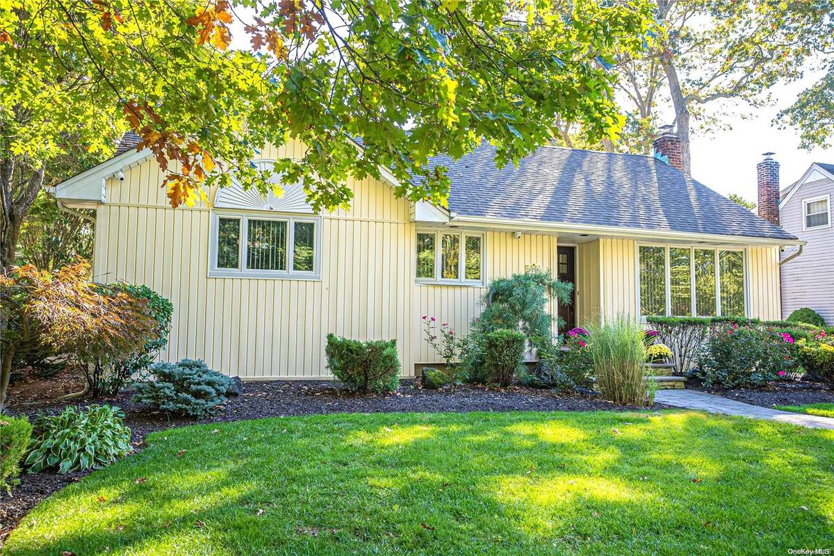 20 Tally LN, Wantagh, NY 11793