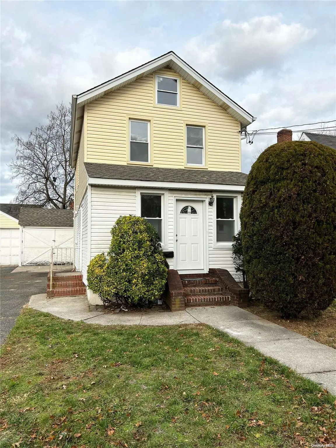 209 Cedar ST, Valley Stream, NY 11580