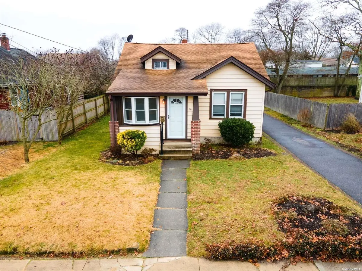 52 Highland AVE, Patchogue, NY 11772