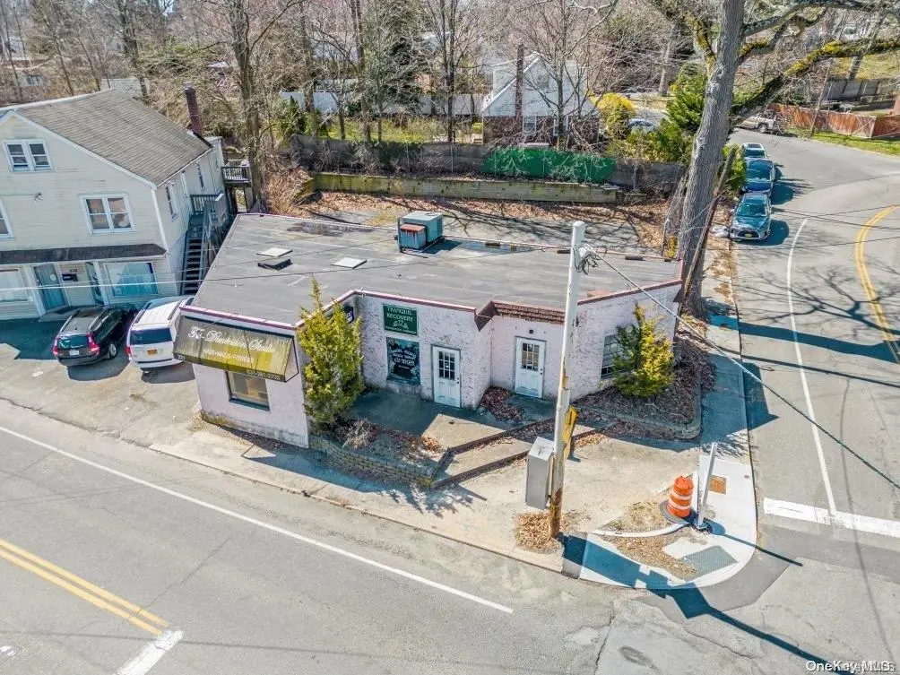 221 Laurel RD, East Northport, NY 11731