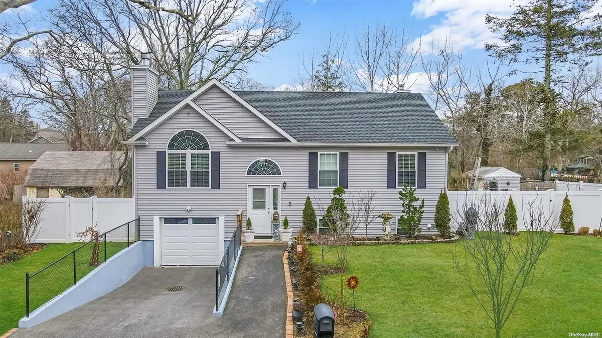 182 Lynbrook DR, Mastic Beach, NY 11951