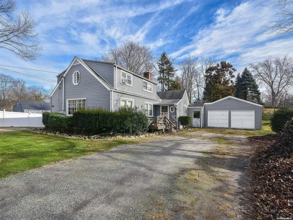 38 Crooked Hill RD, Huntington, NY 11743
