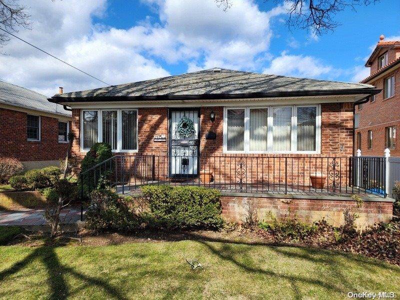 147-21 18 AVE, Whitestone, NY 11357