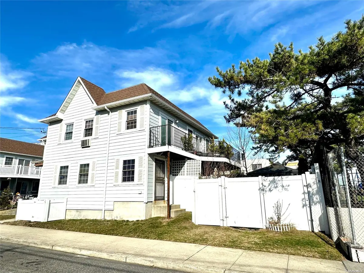 118 Beach 60 St #101, Arverne, NY 11692