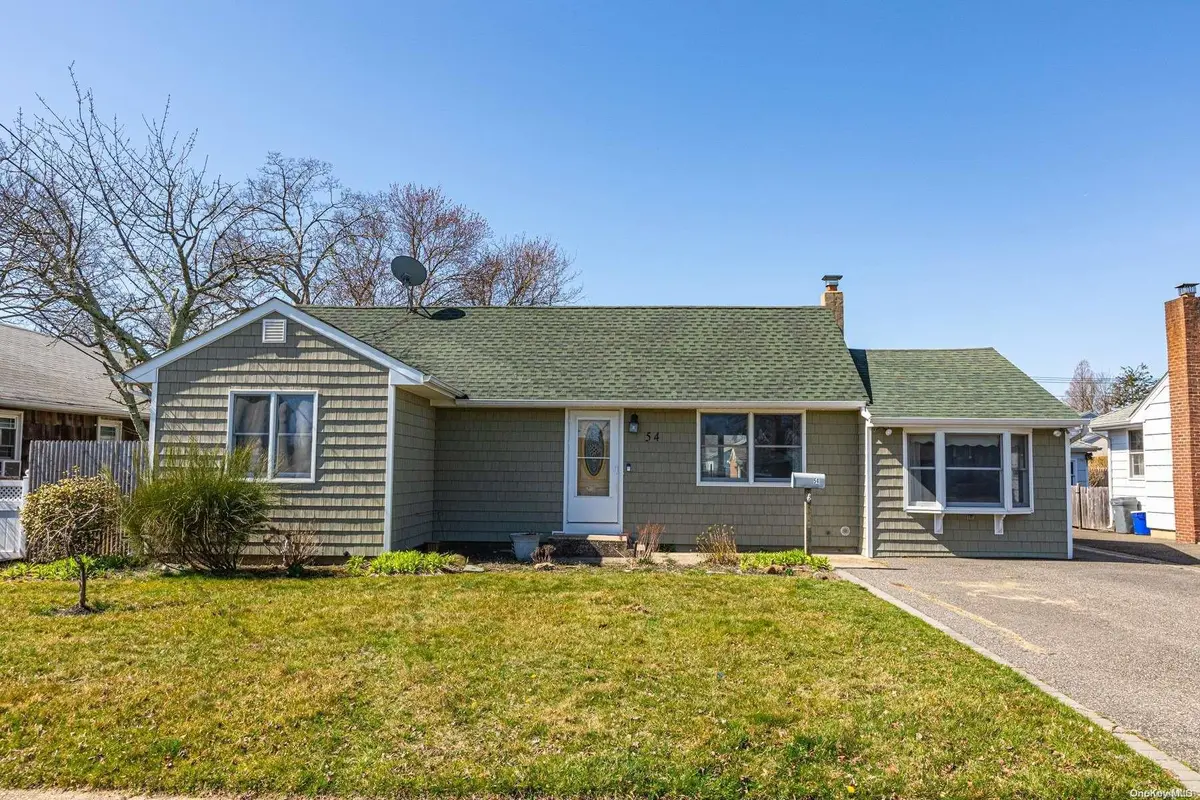 54 Nehring Ave AVE, Babylon, NY 11702
