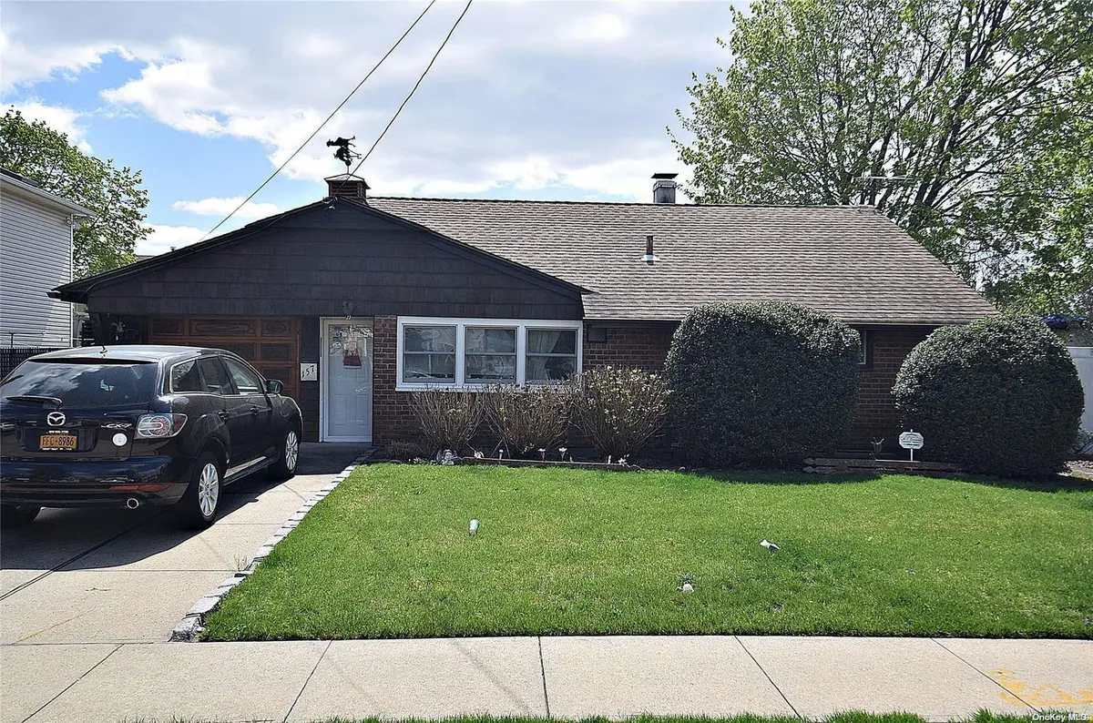 157 3rd ST, Hicksville, NY 11801