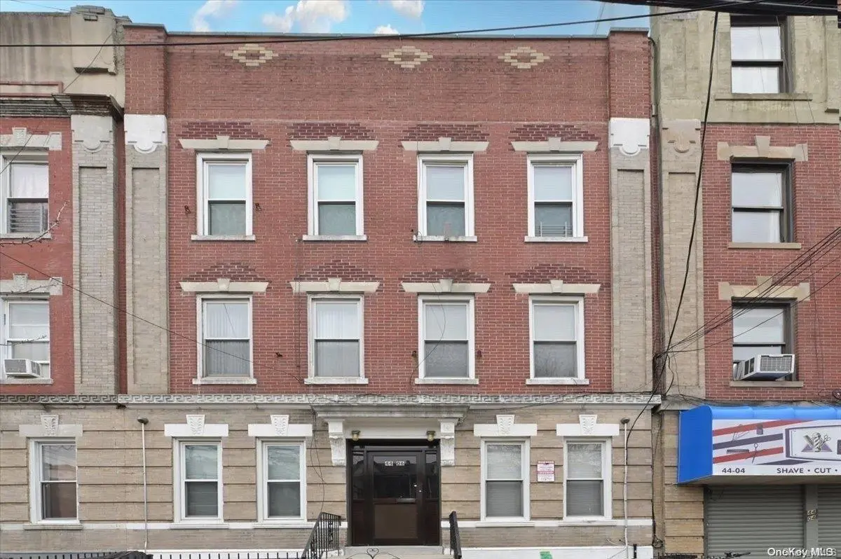 4406 25th. Ave. #5, Astoria, NY 11103