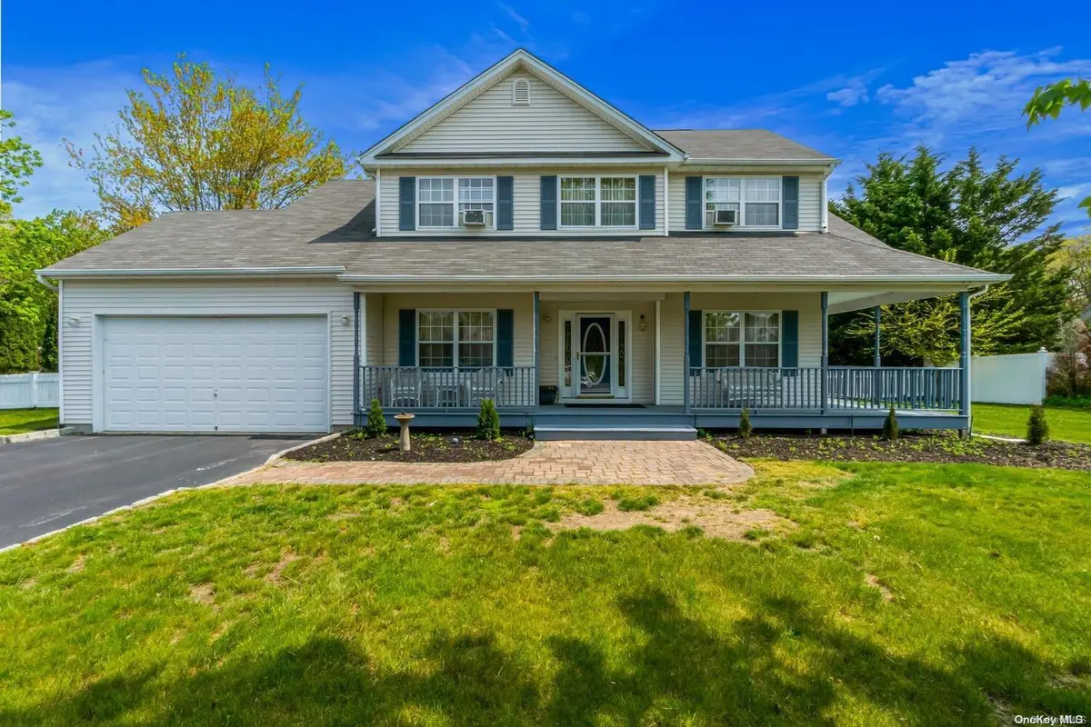 1 Paige LN, Moriches, NY 11955