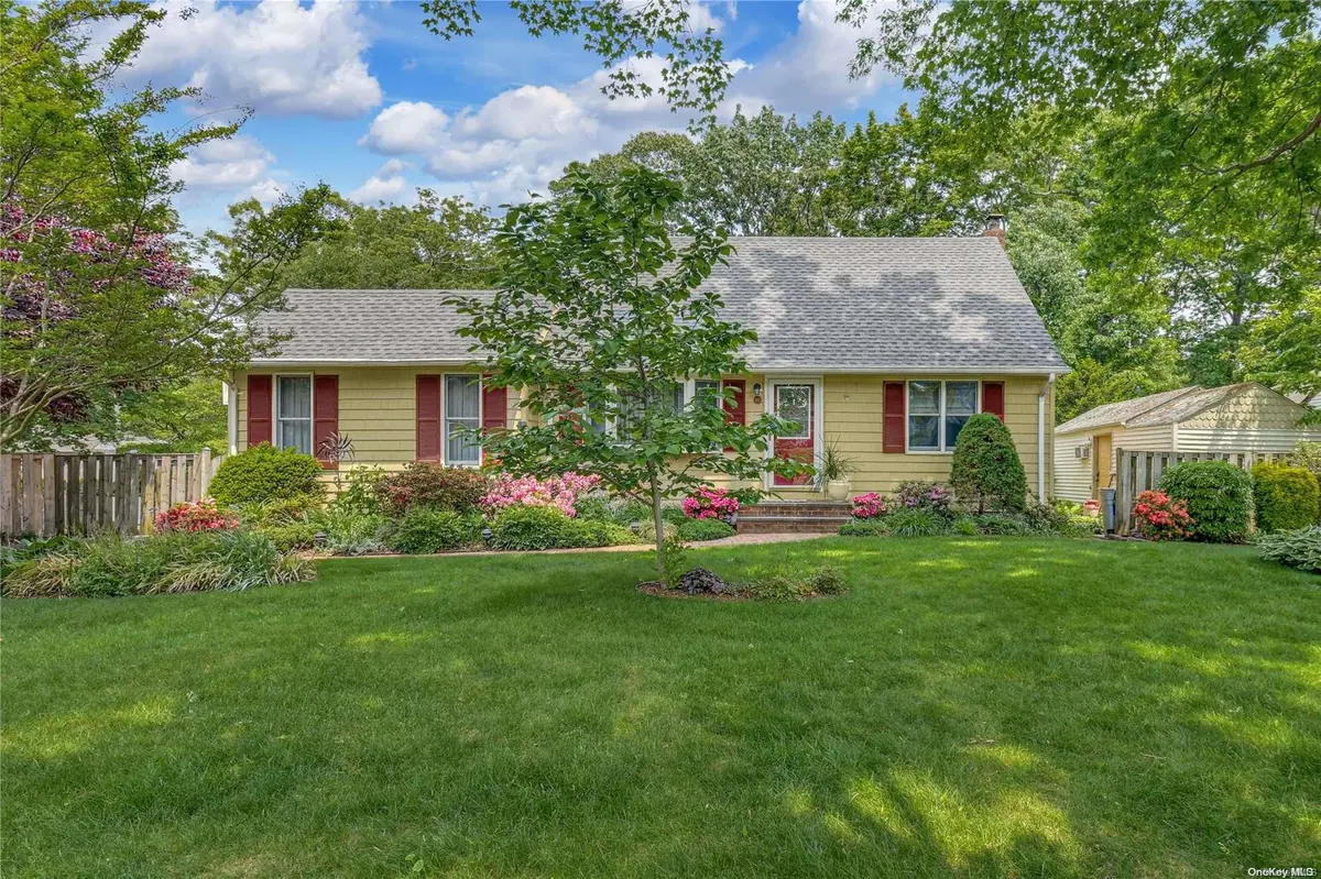 60 Harding ST, East Northport, NY 11731