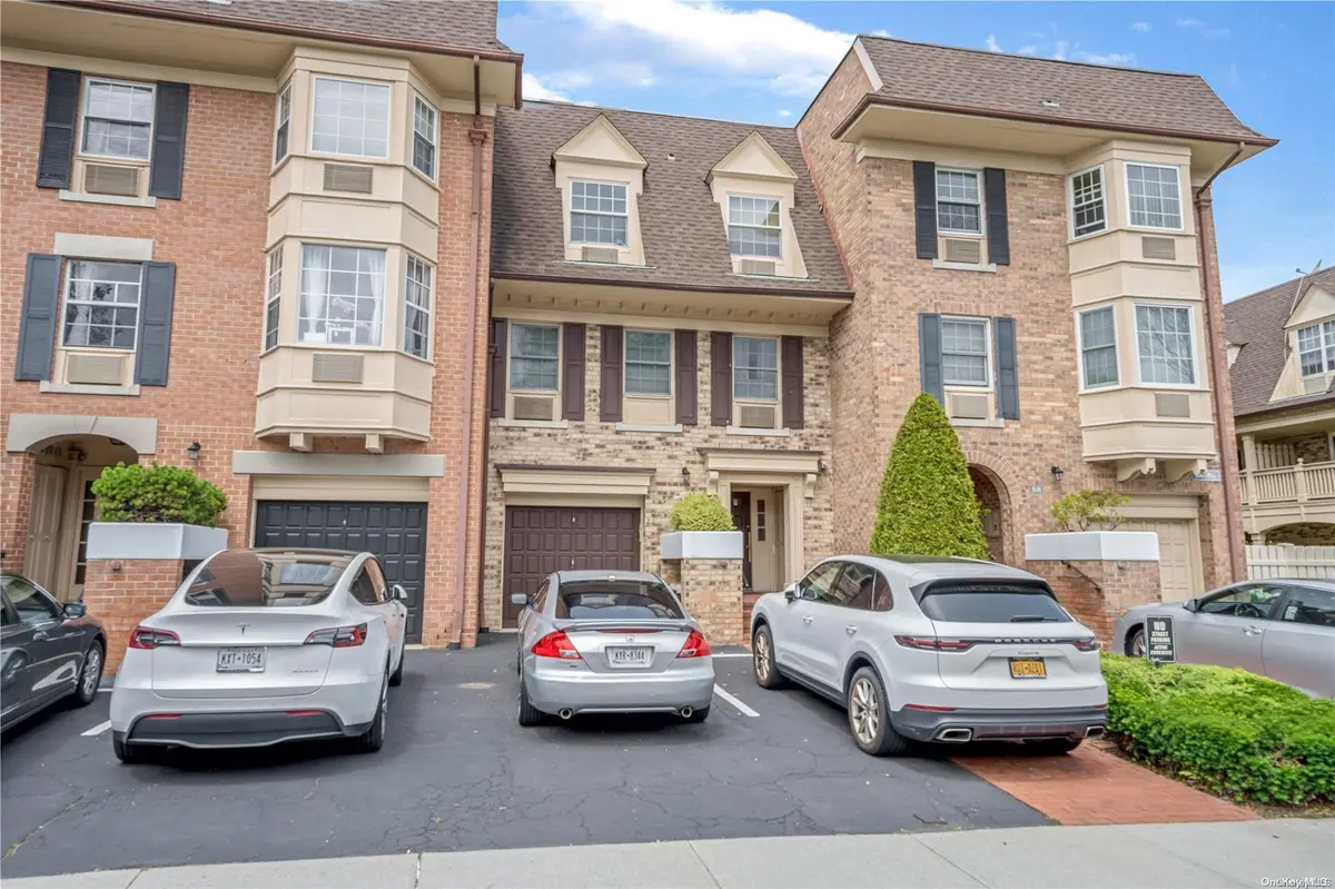 13-22 208th PL #1605, Bayside, NY 11360