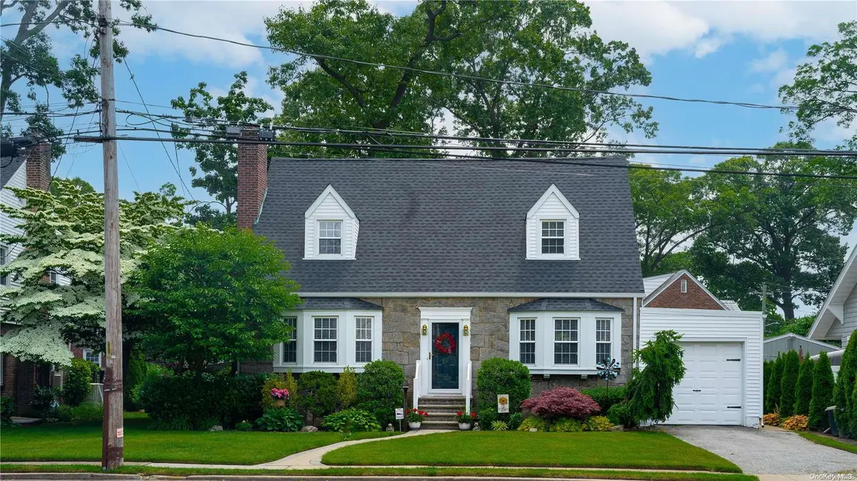 80 Bond AVE, Malverne, NY 11565