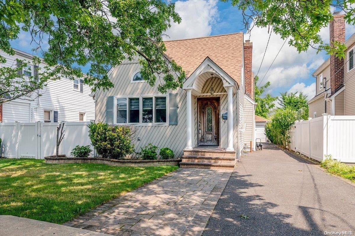 1879 Charles ST, Merrick, NY 11566